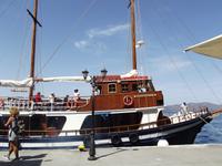 Schifffahrt zu den Kameni-Inseln