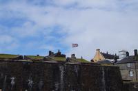 Union Jack (beinhaltet englische, schottische und nordirische Flagge (Andreas-, Patricks- und George-Kreuz) auf Stirling Castle