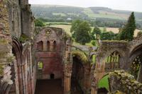 Melrose Abbey mit Durchgang zum ehem Schlaftrakt des Klosters 