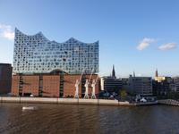 Elbphilarmonie am Hafen in Hamburg (3)