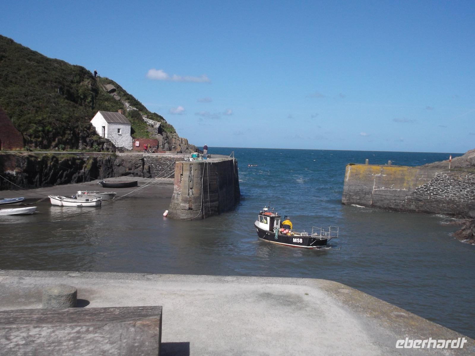 Hafen von Porthgain an der Pembrokeshire Coast