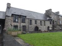 Teil des alten Parlamentsgebäudes von Owain Glyndwr in Machynlleth - Hofseite