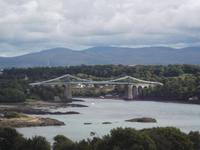 Die Menai Bridge - die wohl erste Straßen-Hängebrücke der Welt.