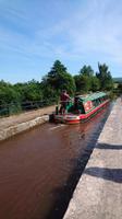 Unser Narrowboat auf der Kanalbrücke