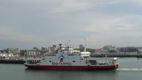 0037 FÃ€hre im Hafen