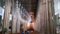 0510a Canterbury Cathedral; Schweizerische Glasinstallation im Langhaus