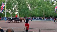 071 Oueen Elisabeth II. - Trooping the Colour (zum 93 Geb.)