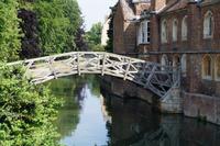 Mathematische Brücke Cambridge - angeblich ohne Schrauben und Nägel gebaut: Ich sehe solches jedoch! 