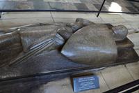 105 Salisbury Cathedral, Rittergrab