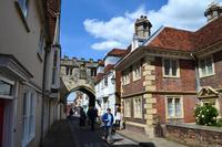 114 Salisbury, Goldenes Tor