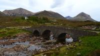 588 Schottland, Isle of Skye, Red Cuillin Hills, Bridge of Sligachan