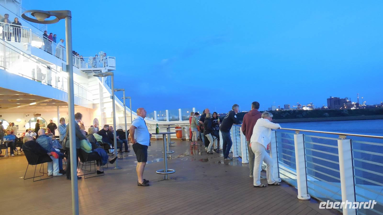 Ablegen der Fähre vom Festland