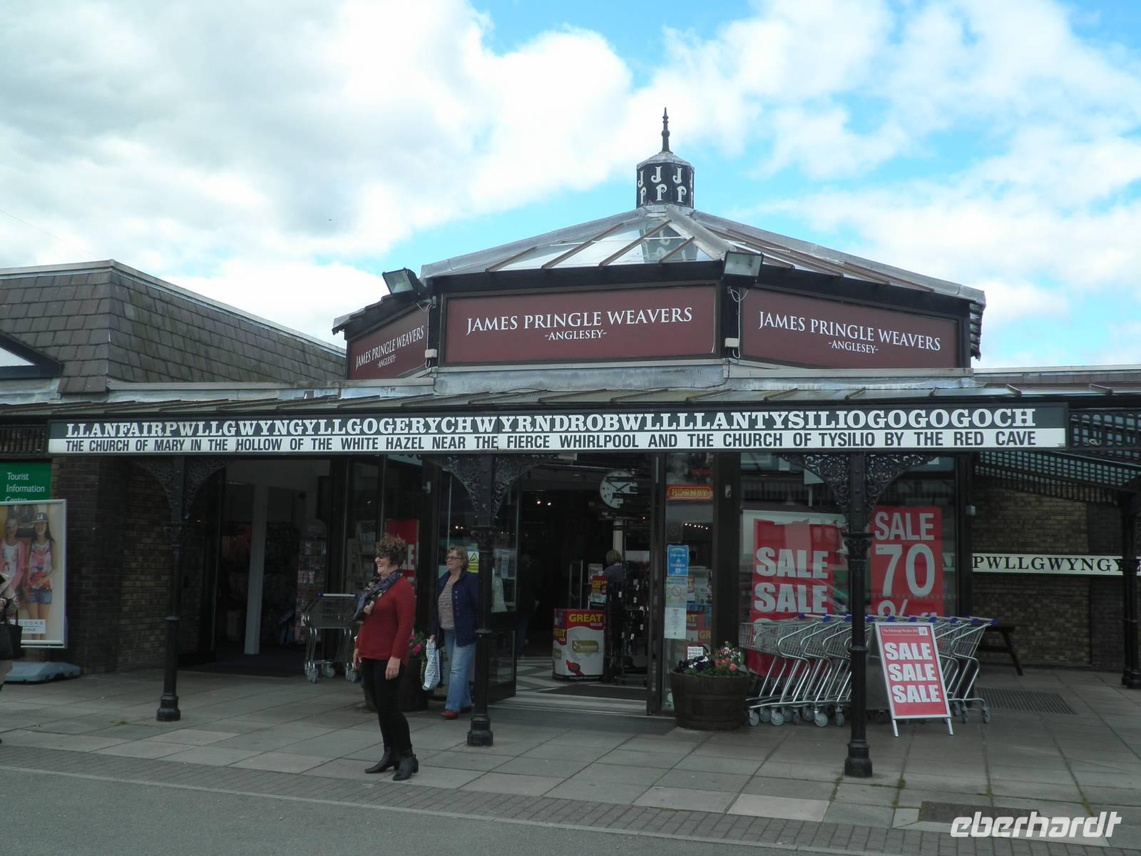 Llanfairpwllgwyngyllgogerychwyrndrobwllllantysiliogogogoch