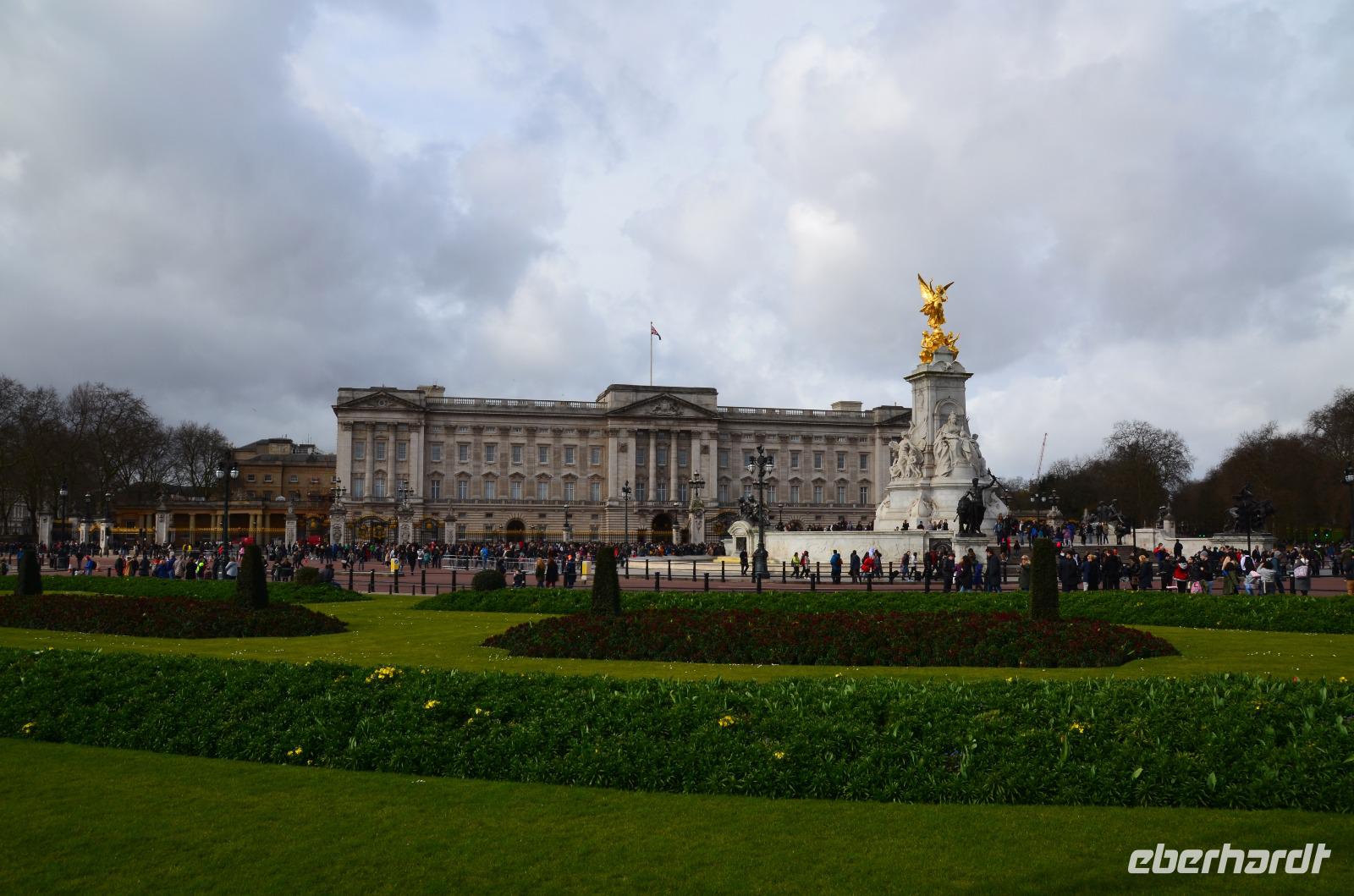 London, Buckingham Palace und Queen Victoria Denkmal