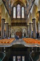 068 Salisbury Cathedral, Taufbecken im Langhaus