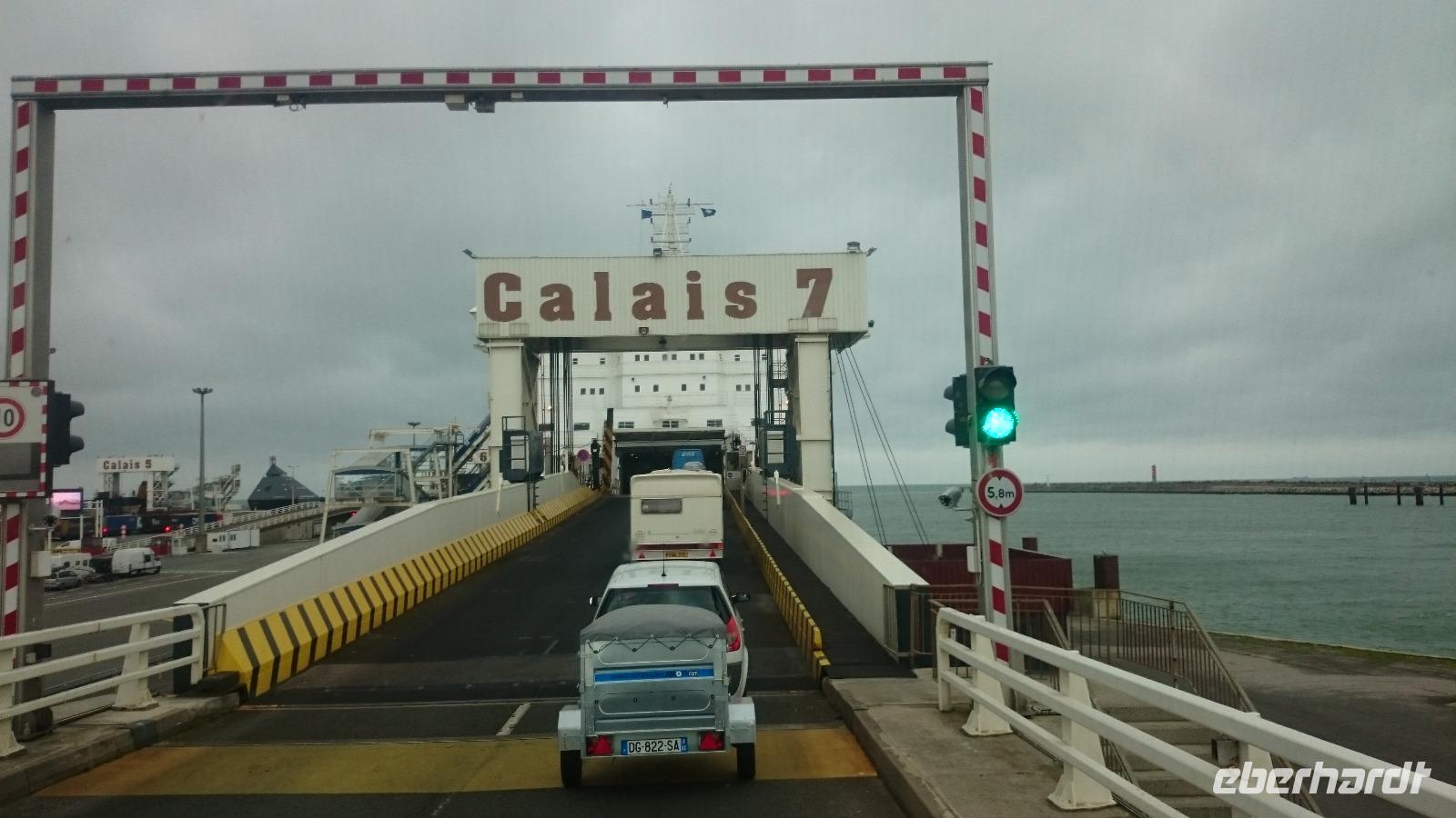 Auf die Fähre, die Überfahrt beginnt