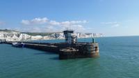 Ankunft in Dover vor der Kulisse der berühmten Kreidefelsen