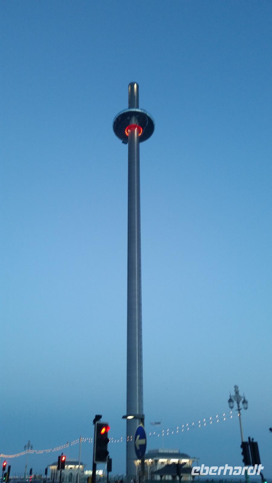 Brighton - British Airways i360 - Eine neue Attraktion an der belebten Promenade