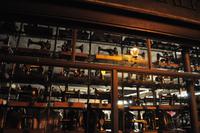 Nähmaschinen im Schaufenster 