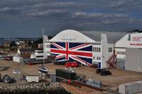Isle of Wight - East Cowes - Ehemaliges Hallentor für Fabrik von Flugbooten - mit dem wohl größten 