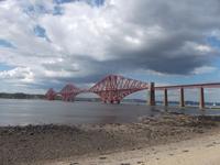 Eisenbahnbrücke über den Firth of Forth, von South Queensferry aus