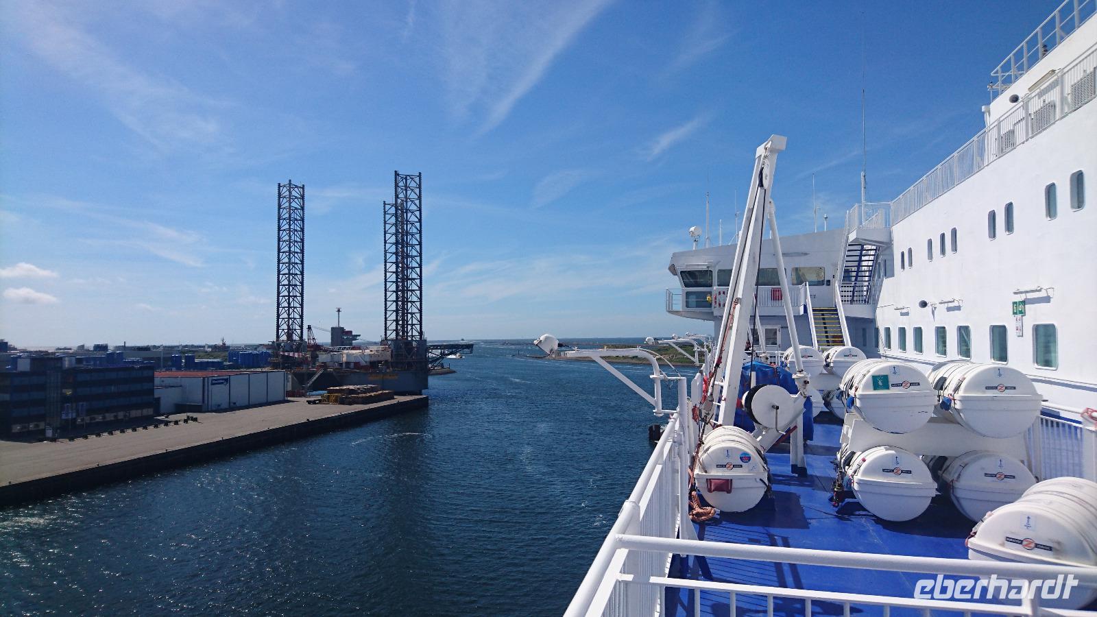 An Bord der Fähre im Hafen von Ijmuiden