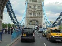 Fahrt durch die Londoner Tower Bridge