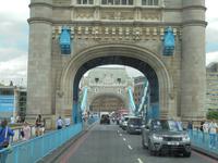 Fahrt durch die Londoner Tower Bridge