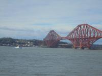 Eisenbahnbrücke über den Firth of Forth, von Queensferry aus gesehen