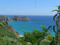 Blick auf Klippen beim Minack Theater