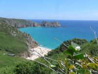 Blick auf Klippen beim Minack Theater