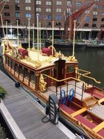 The Royal Barge in den St. Catherine's Docks