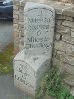 historischer Meilenstein von Kenn (nahe dem Hotel, in dem wir vor Exeter wohnten