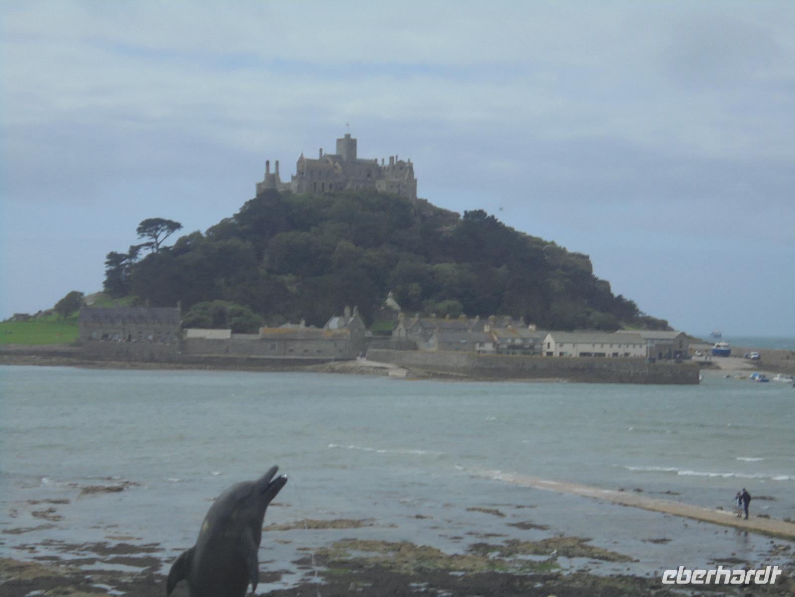 St. Michael's Mount mit überflutetem Dammweg