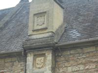 Hauszeichen in Vicar's Close in Wells