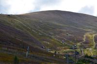 112 Cairngorm Mountain Railway Basis Station, mit Cairn Gorm 1245 m