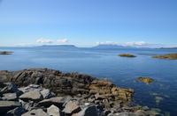 205 Mallaig, Blick zu den Hebrideninseln Eigg und Rum