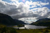 220 Glenfinnian Monument mit Loch Shiel