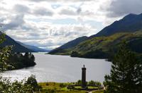 221 Glenfinnian Monument mit Loch Shiel