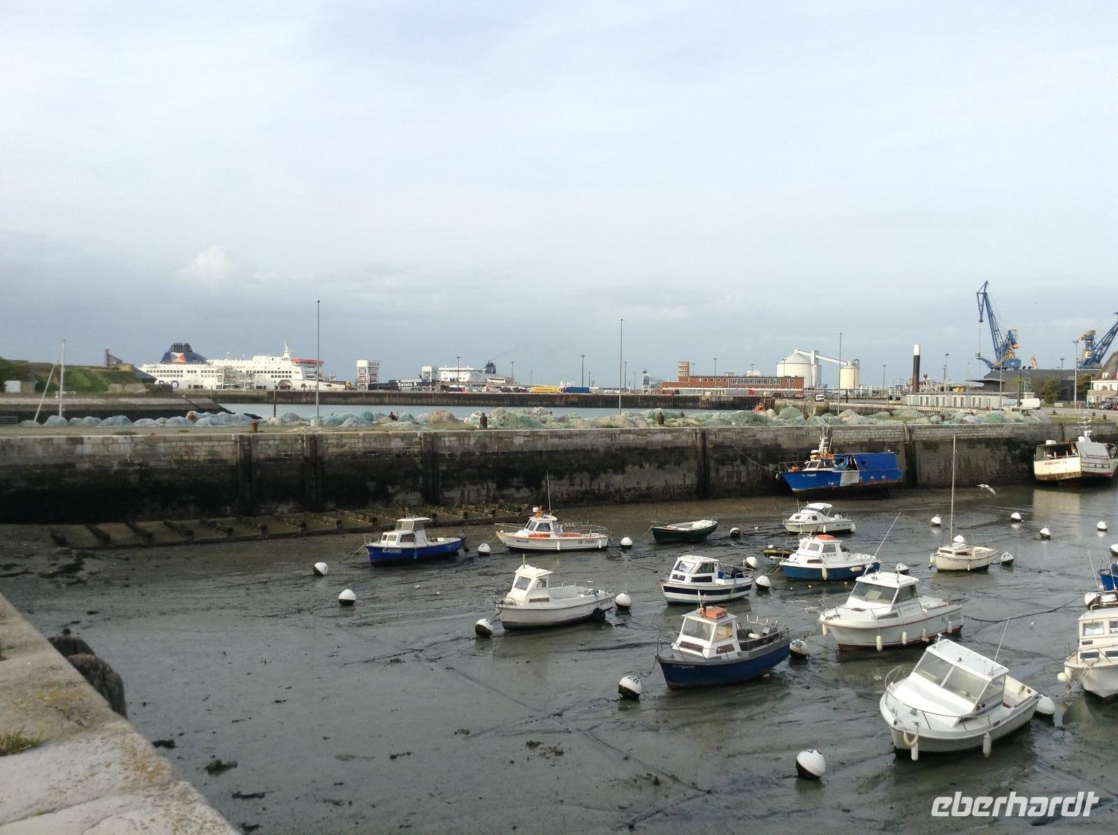 Bootshafen Calais bei Ebbe