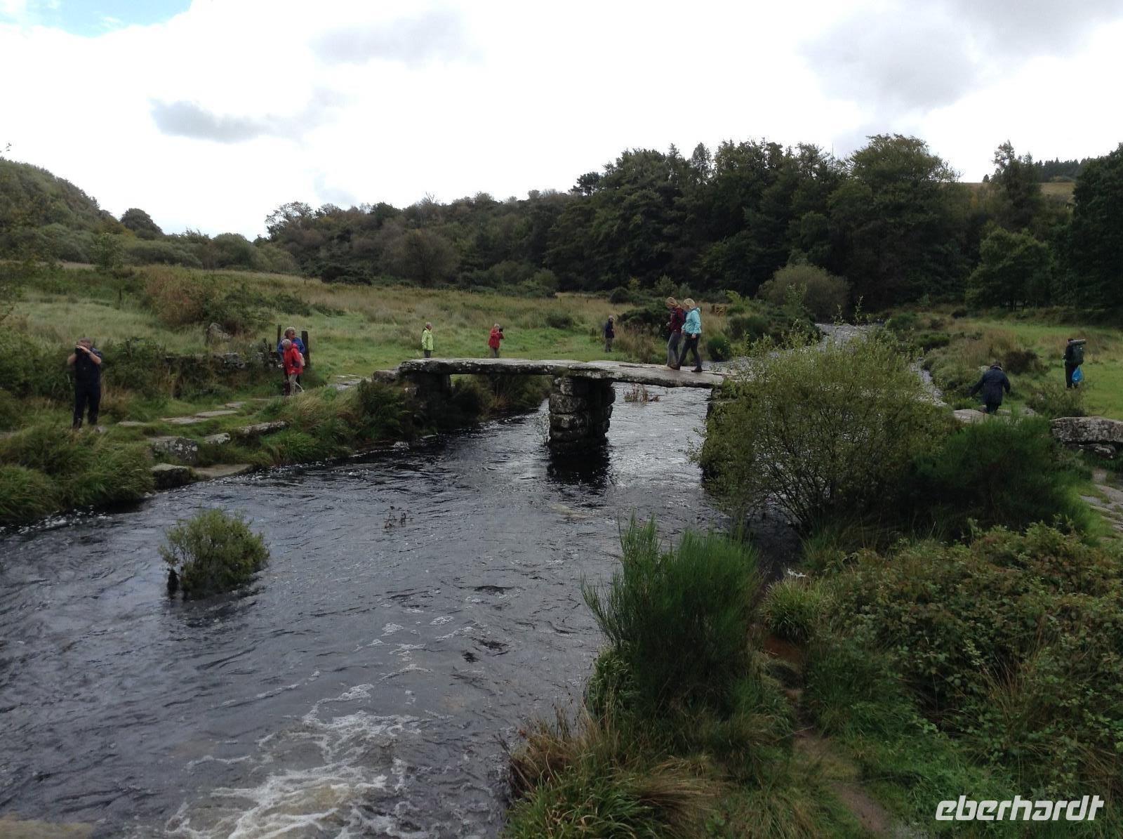 alte Steinbrücke aus Granitplatten