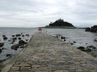 der Fußweg bei Ebbe