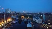 Blick vom Hotel ins St. Katherines Dock am Abend