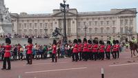 Musik und Marschieren am Buckingham Palace