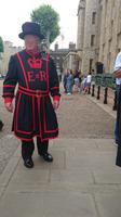 Ein Beefeater im Tower of London