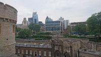 Vergangenheit und Moderne im Blick vom Tower in die Stadt London