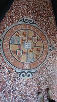 Das versteckte Wappen des ehemaligen Queens College Belfast
