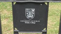 Im Hof des Trinity College Dublin