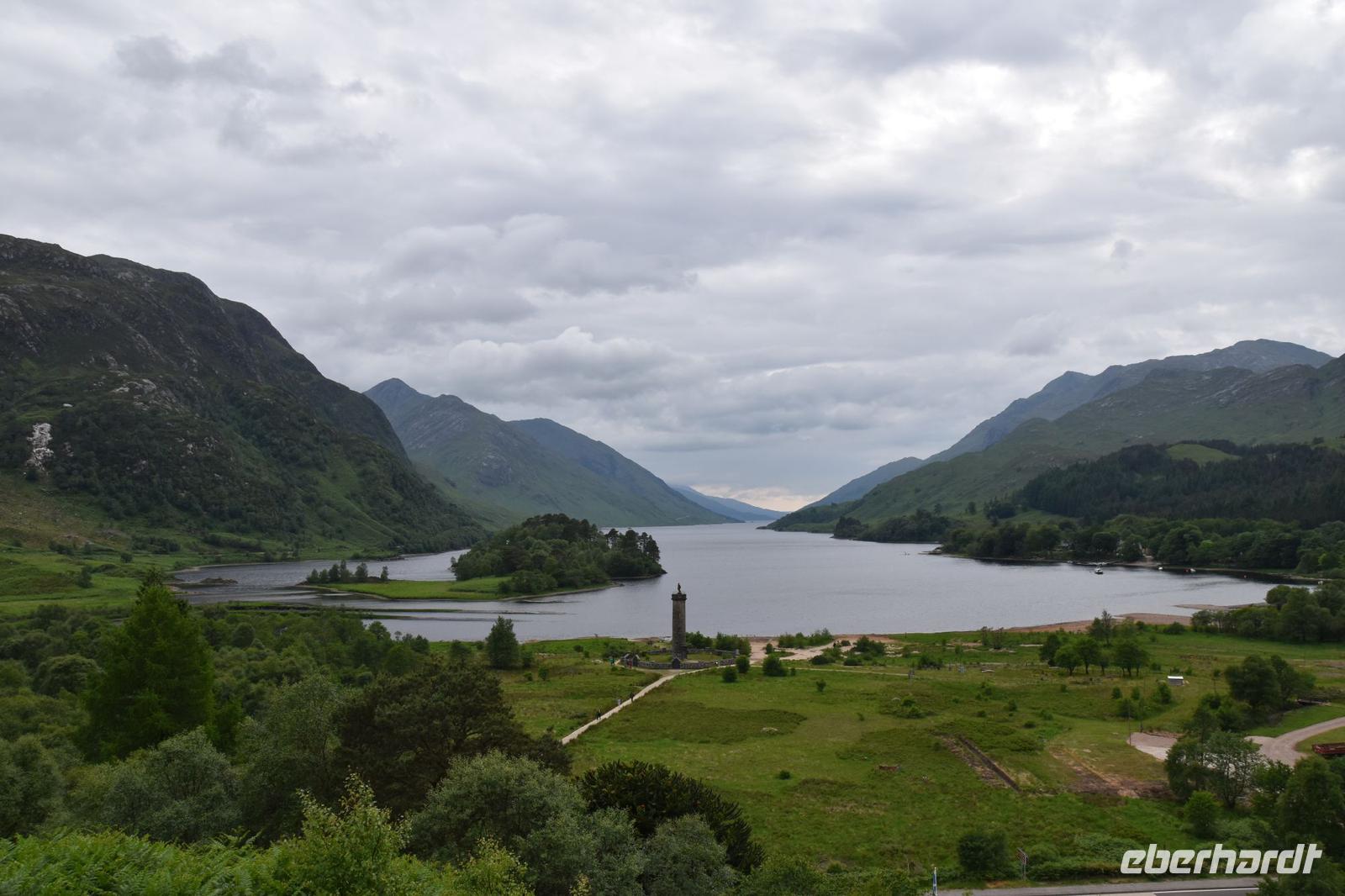 0759 Highlands, Glenfinnian Memorial mit Loch Shiel
