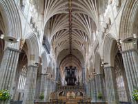 Langhaus in der Kathedrale von Exeter